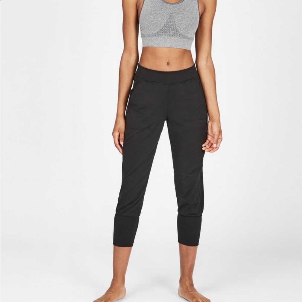SWEATY BETTY black Gary cropped yoga pants SZ S